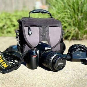 *~* 📸 NiKON D60 10.2MP Digital SLR CAMERA w/ 18-55mm Lens BUNDLE *~*Rarely Used